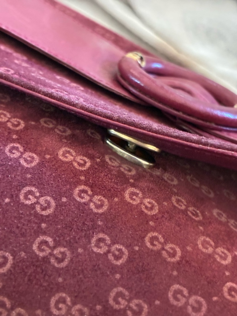 Vintage Gucci Burgundy GG Monogram Suede Clutch with Circular Buckle - Picture 11 of 16